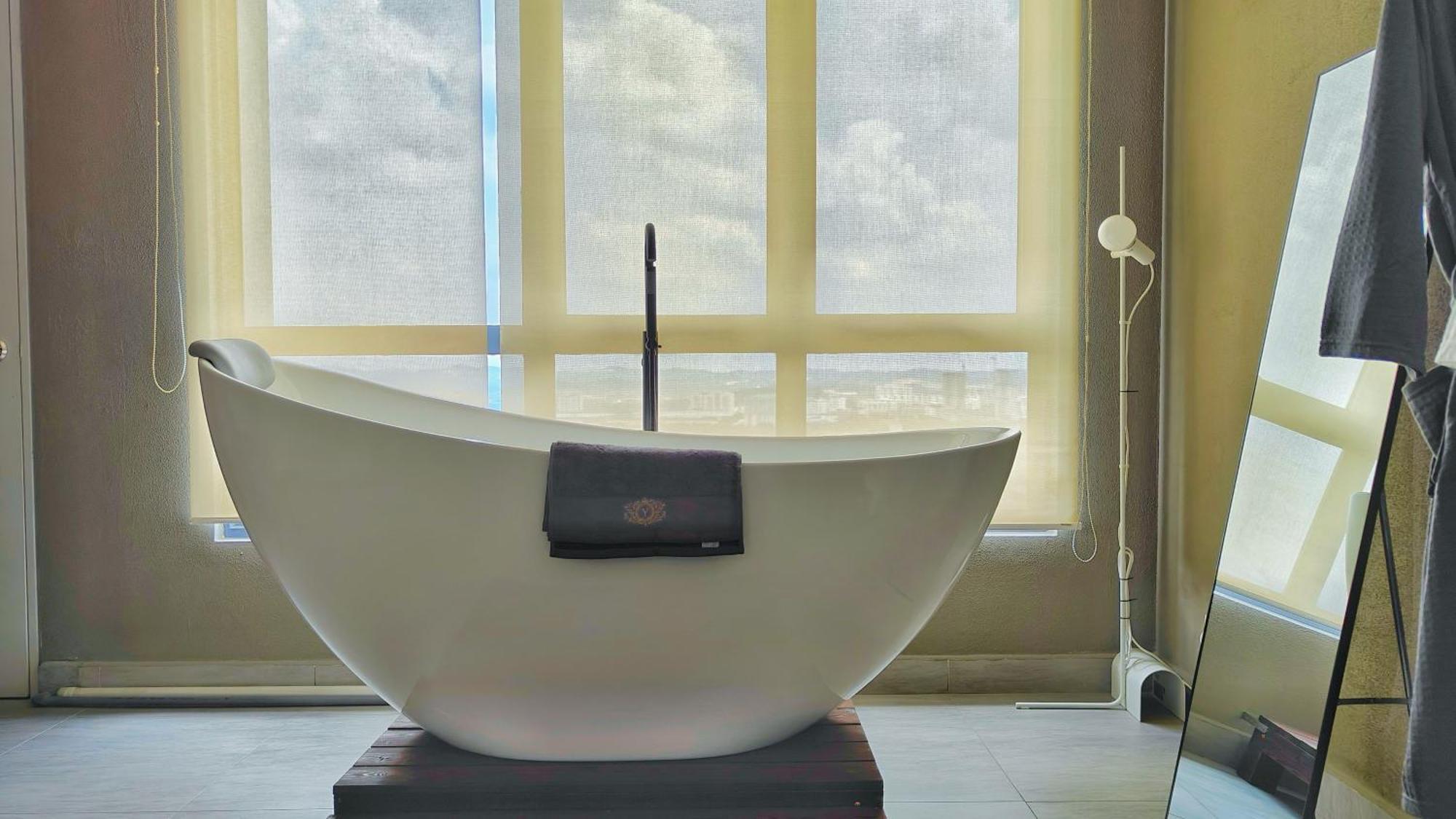 Allbes Sunsuria Forum Soho Apartment *